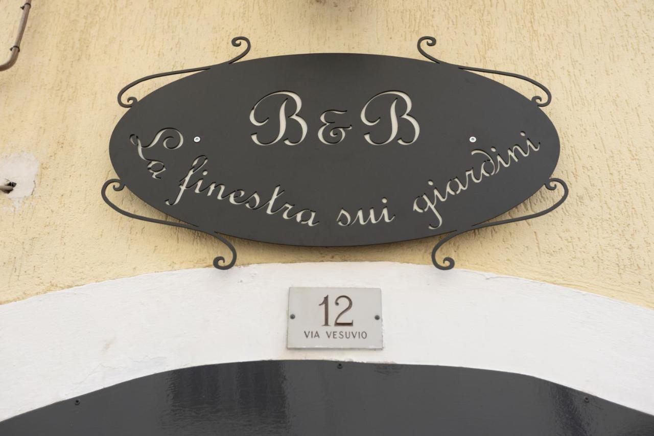 B&B La Finestra Sui Giardini 산테라모 인 콜레 외부 사진